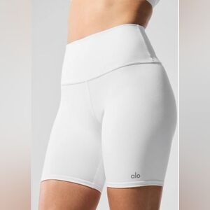 ALO Women's White 7" High-Waist Biker Short - Size XS